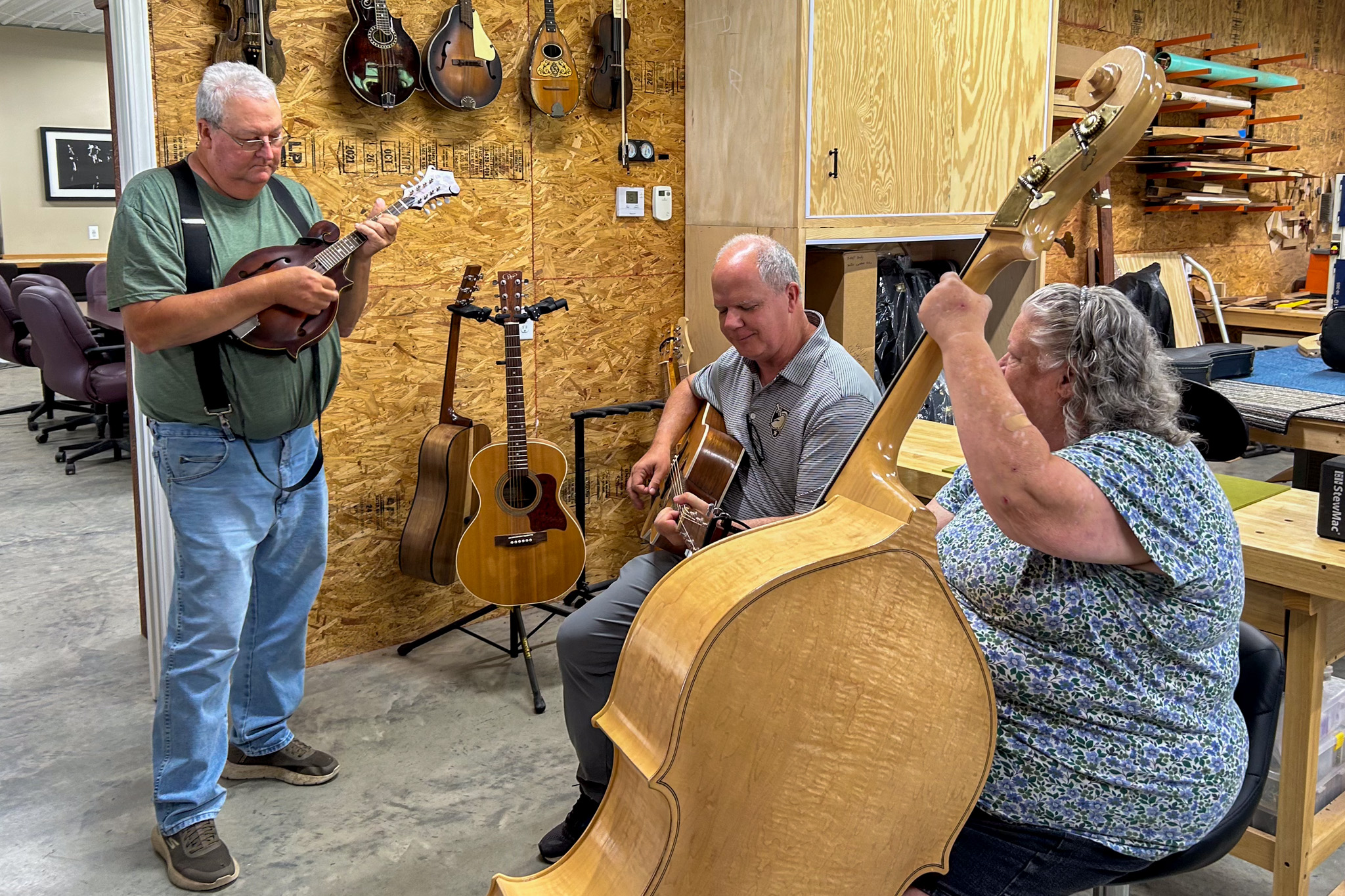 Howard Willis Luthier-1.jpg